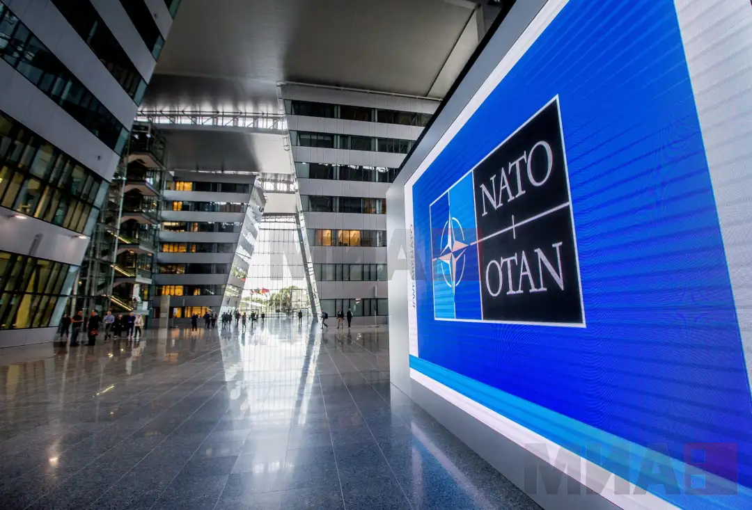 На прашањето од црногорскиот весник „Вијести“ дали Северноатлантската алијанса е известена за случувањата во Црна Гора, дали ја следи ситуацијата, дали постои безбедносен ризик и каква е прак