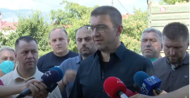 Мицкоски: За пожарот приведени четири лица, истрагата е во тек, преземени се сите мерки Премиерот Христијан Мицкоски апелира да се следат препораките од институците по пожарот во Трубарево, по чие избувнување потврди дека се приведени четири лица. Повикувајќи се на последните ме